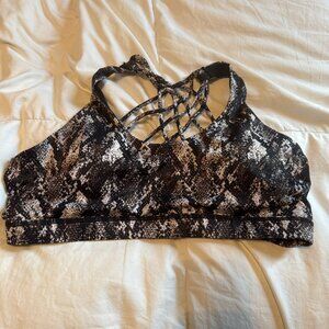 CVG ~ Athletic women's workout bra ~ PERFECT CONDITION ~ Snake like pattern